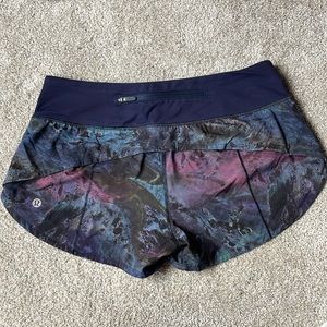 Lululemon size 4 Speed up short GUC tiny pull shown in pics hard to see them.